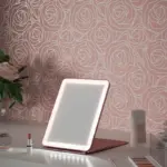 Brug LED Strips til diskret men effektfuld belysning ved sminkebordet - sådan gør du